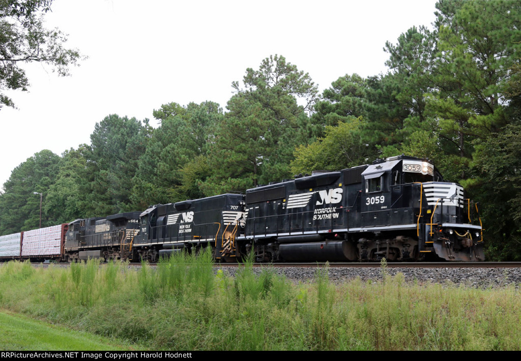 NS 3059 leads train E04 eastbound out of the yard